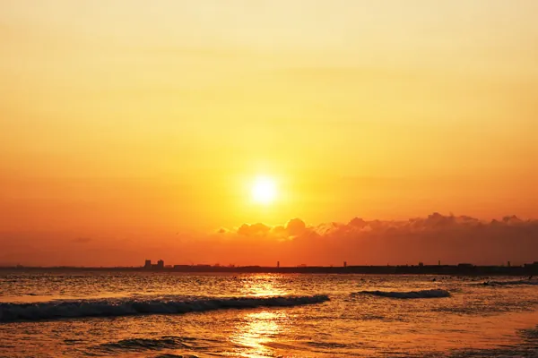 平砂浦海岸に沈む夕陽